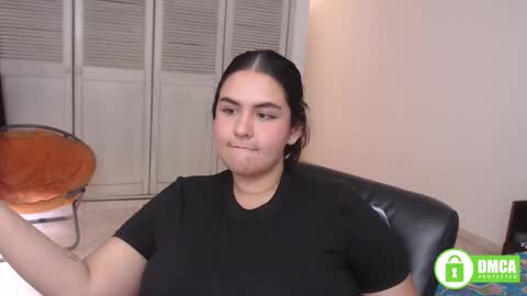 Snapshot of baddie_maddie_ chatting on January 13, 2026, 4:23 pm want custom text me through my snap 3 online show from January 13, 2026, 4:23 pm