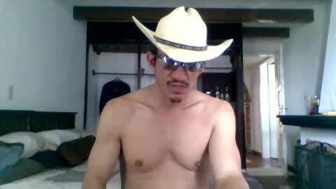 Snapshot of badhombremx chatting on April 27, 2026, 6:50 pm Mexican livin Off the Wall online show from April 27, 2026, 6:50 pm