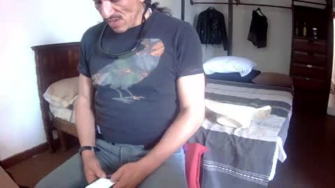 Snapshot of badhombremx chatting on May 1, 2026, 7:29 pm Mexican livin Off the Wall online show from May 1, 2026, 7:29 pm