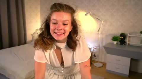 Snapshot of bambi_bimboo chatting on June 12, 2026, 7:24 pm Mila online show from June 12, 2026, 7:24 pm