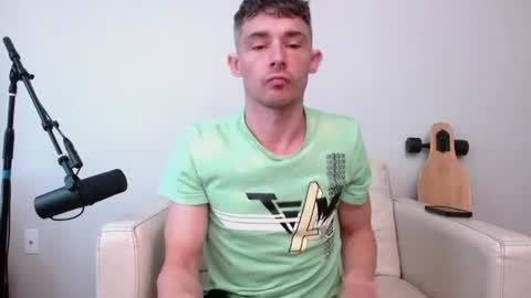Snapshot of bananacurvesleft chatting on June 23, 2026, 3:21 pm bananacurvesleft online show from June 23, 2026, 3:21 pm