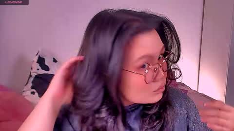 Barbie Kim online show from November 14, 2025, 6:28 pm