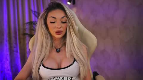 Snapshot of barbaramonn_ chatting on April 22, 2026, 3:35 pm Ana online show from April 22, 2026, 3:35 pm