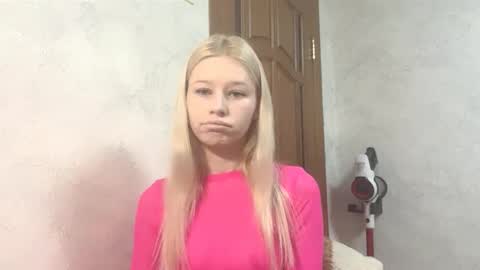 Snapshot of barbie_angel_ chatting on December 18, 2025, 9:21 pm Barbie online show from December 18, 2025, 9:21 pm