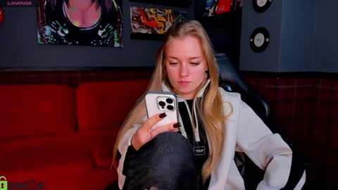 LisGTM2 Mon-Thu Sat 0100am-0700am online show from February 12, 2026, 1:11 am