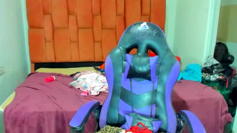 Snapshot of barbie_strong chatting on December 10, 2024, 2:48 am barbara roberts online show from December 10, 2024, 2:48 am