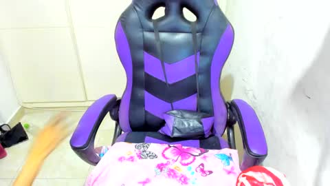 Snapshot of barbie_strong chatting on December 30, 2024, 4:42 am barbara roberts online show from December 30, 2024, 4:42 am