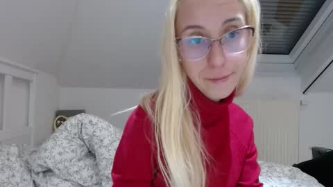 Lena online show from October 24, 2025, 4:36 pm