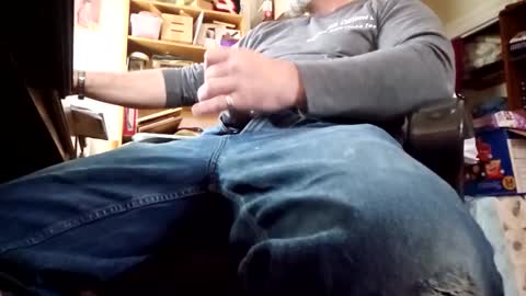 bartender3127 online show from April 20, 2026, 2:42 pm