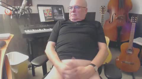 Snapshot of bassman0611 chatting on January 12, 2026, 1:05 pm Bassman online show from January 12, 2026, 1:05 pm