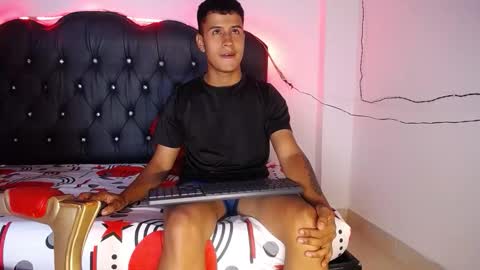 Snapshot of bastian_jonnes chatting on October 15, 2025, 2:44 am Bastian online show from October 15, 2025, 2:44 am