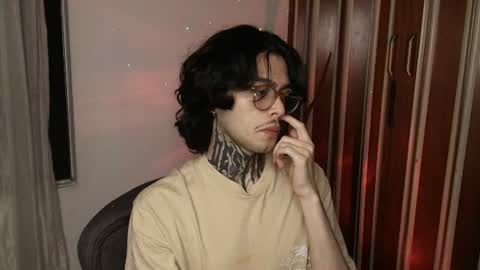 Snapshot of bastiel_ chatting on July 3, 2026, 2:40 am Bastiel online show from July 3, 2026, 2:40 am