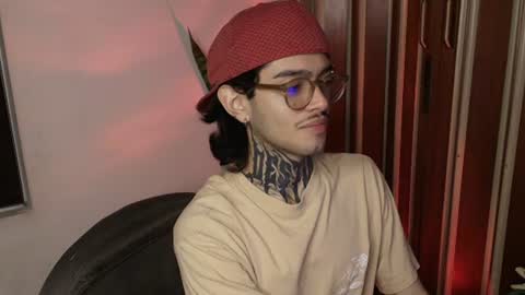 Snapshot of bastiel_ chatting on July 23, 2026, 1:19 am Bastiel online show from July 23, 2026, 1:19 am