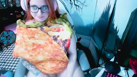 Snapshot of batstarial chatting on October 8, 2025, 5:16 am Audrey online show from October 8, 2025, 5:16 am