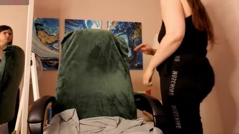 battymoll online show from September 17, 2025, 3:46 pm