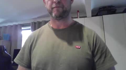 Snapshot of bazooka76 chatting on November 18, 2025, 1:44 am bazooka76 online show from November 18, 2025, 1:44 am