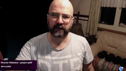 bazzz_8 online show from December 27, 2024, 6:10 pm