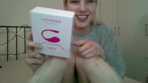 Snapshot of bea_trix77 chatting on February 19, 2025, 10:45 am Yours sweet Bea 3 online show from February 19, 2025, 10:45 am