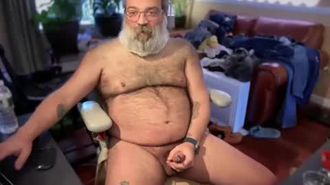 Snapshot of bear_in_mind chatting on December 31, 2024, 4:25 pm BareBear online show from December 31, 2024, 4:25 pm