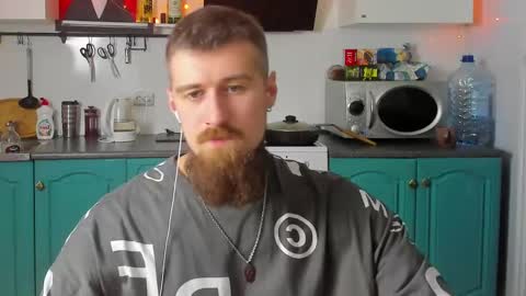 Snapshot of bearded_legend chatting on December 29, 2024, 8:37 pm Zeus online show from December 29, 2024, 8:37 pm