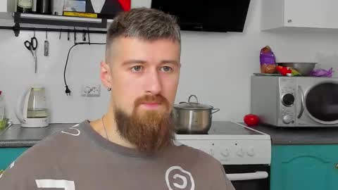 Snapshot of bearded_legend chatting on September 25, 2025, 7:34 am Zeus online show from September 25, 2025, 7:34 am