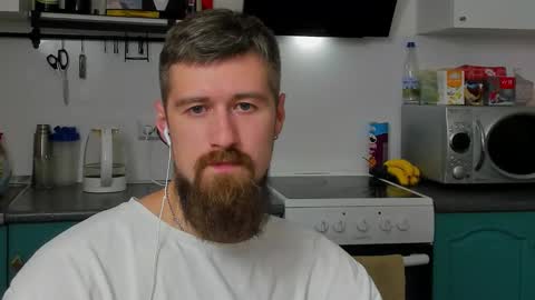 Snapshot of bearded_legend chatting on October 6, 2025, 10:40 pm Zeus online show from October 6, 2025, 10:40 pm