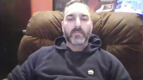 Snapshot of beardedambition chatting on February 7, 2025, 8:20 pm beardedambition online show from February 7, 2025, 8:20 pm