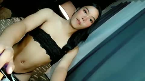 Snapshot of beatrice_luna chatting on April 22, 2026, 9:44 am beatrice_luna online show from April 22, 2026, 9:44 am