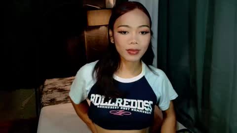 Snapshot of beatrice_luna chatting on May 18, 2026, 10:32 am beatrice_luna online show from May 18, 2026, 10:32 am