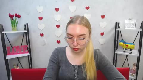 BeatriceFlyy online show from December 18, 2024, 12:18 pm