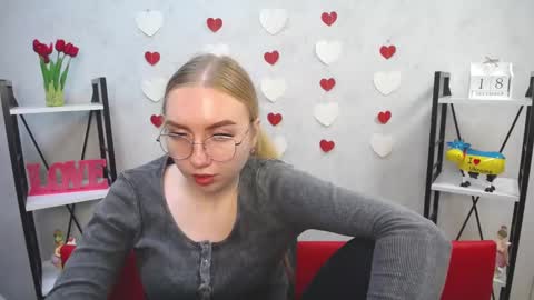 BeatriceFlyy online show from December 18, 2024, 3:33 pm