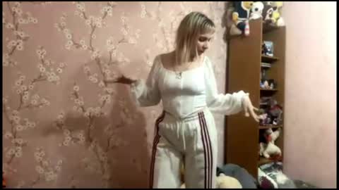 Mia online show from April 4, 2026, 3:09 pm