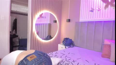 Snapshot of beauty_milf4 chatting on June 13, 2026, 3:43 pm Chantall online show from June 13, 2026, 3:43 pm