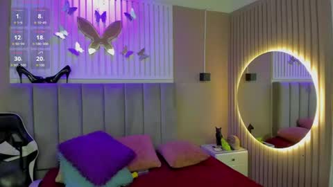 Snapshot of beauty_milf4 chatting on July 15, 2026, 11:48 am Chantall online show from July 15, 2026, 11:48 am