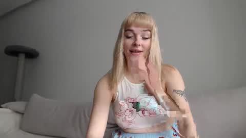 Snapshot of beauty_xpolly chatting on February 17, 2026, 12:01 pm POLLY online show from February 17, 2026, 12:01 pm