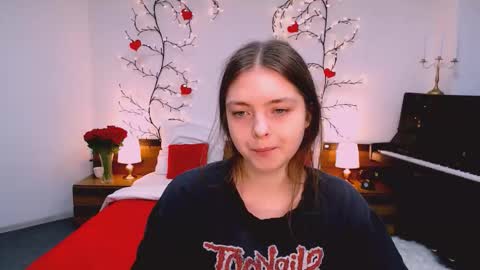 Gloria online show from December 15, 2025, 9:02 am