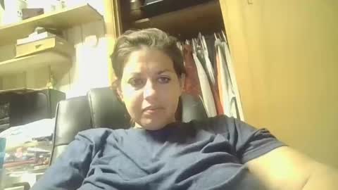 Snapshot of beccabee37 chatting on October 12, 2025, 2:16 pm beccabee37 online show from October 12, 2025, 2:16 pm