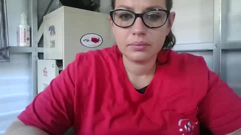 Snapshot of beccabee37 chatting on February 9, 2026, 6:56 pm beccabee37 online show from February 9, 2026, 6:56 pm