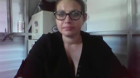 Snapshot of beccabee37 chatting on February 16, 2026, 5:42 pm beccabee37 online show from February 16, 2026, 5:42 pm