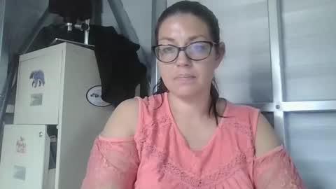 Snapshot of beccabee37 chatting on February 27, 2026, 5:13 pm beccabee37 online show from February 27, 2026, 5:13 pm