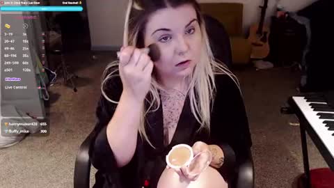 Snapshot of beccalubov chatting on June 25, 2026, 12:09 pm Becca Lubov online show from June 25, 2026, 12:09 pm