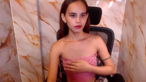 Snapshot of beccamiller22 chatting on May 15, 2026, 11:23 pm becca online show from May 15, 2026, 11:23 pm