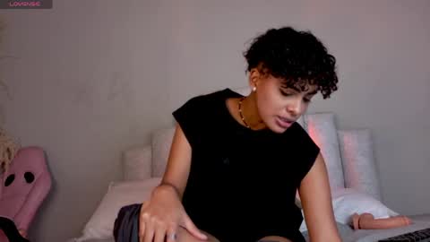 Snapshot of beckablue chatting on April 17, 2026, 2:42 pm Beecckkkaaa online show from April 17, 2026, 2:42 pm