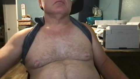 Snapshot of beckster040 chatting on June 24, 2026, 5:28 am beckster online show from June 24, 2026, 5:28 am