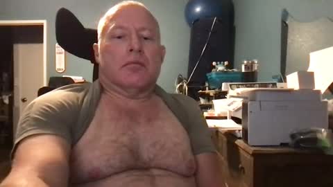 Snapshot of beckster040 chatting on July 31, 2026, 6:35 am beckster online show from July 31, 2026, 6:35 am