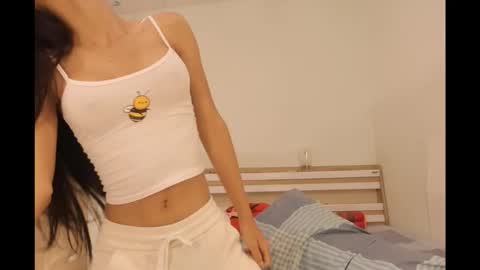 Snapshot of bee_thai chatting on October 3, 2025, 8:39 pm bee_thai online show from October 3, 2025, 8:39 pm