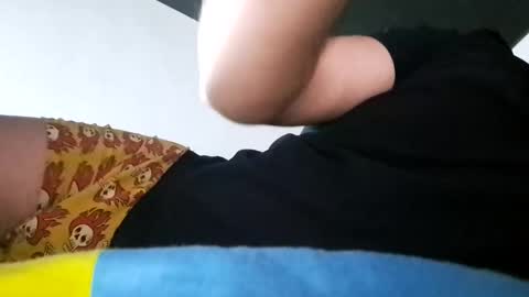 beenee3 online show from January 8, 2025, 12:05 pm