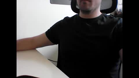 beenee3 online show from April 17, 2026, 7:22 am
