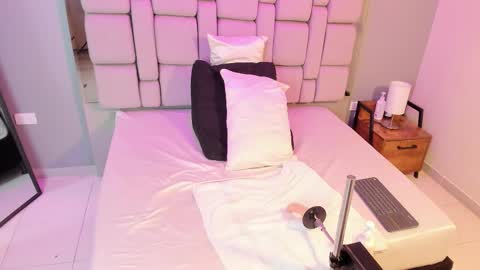 Snapshot of belanny_ chatting on December 15, 2025, 3:55 am Bella online show from December 15, 2025, 3:55 am