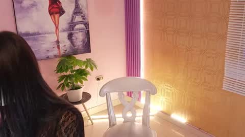 bella19   online show from October 15, 2025, 8:20 pm